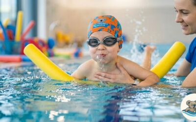 Pierwsza lekcja pływania w Pływającej Koali – zobacz, jak wyglądają zajęcia na basenie (Krok po kroku)